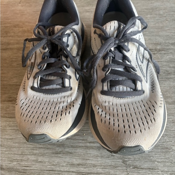 Brooks Women’s 7.5 Tennis Shoes - Picture 6 of 10